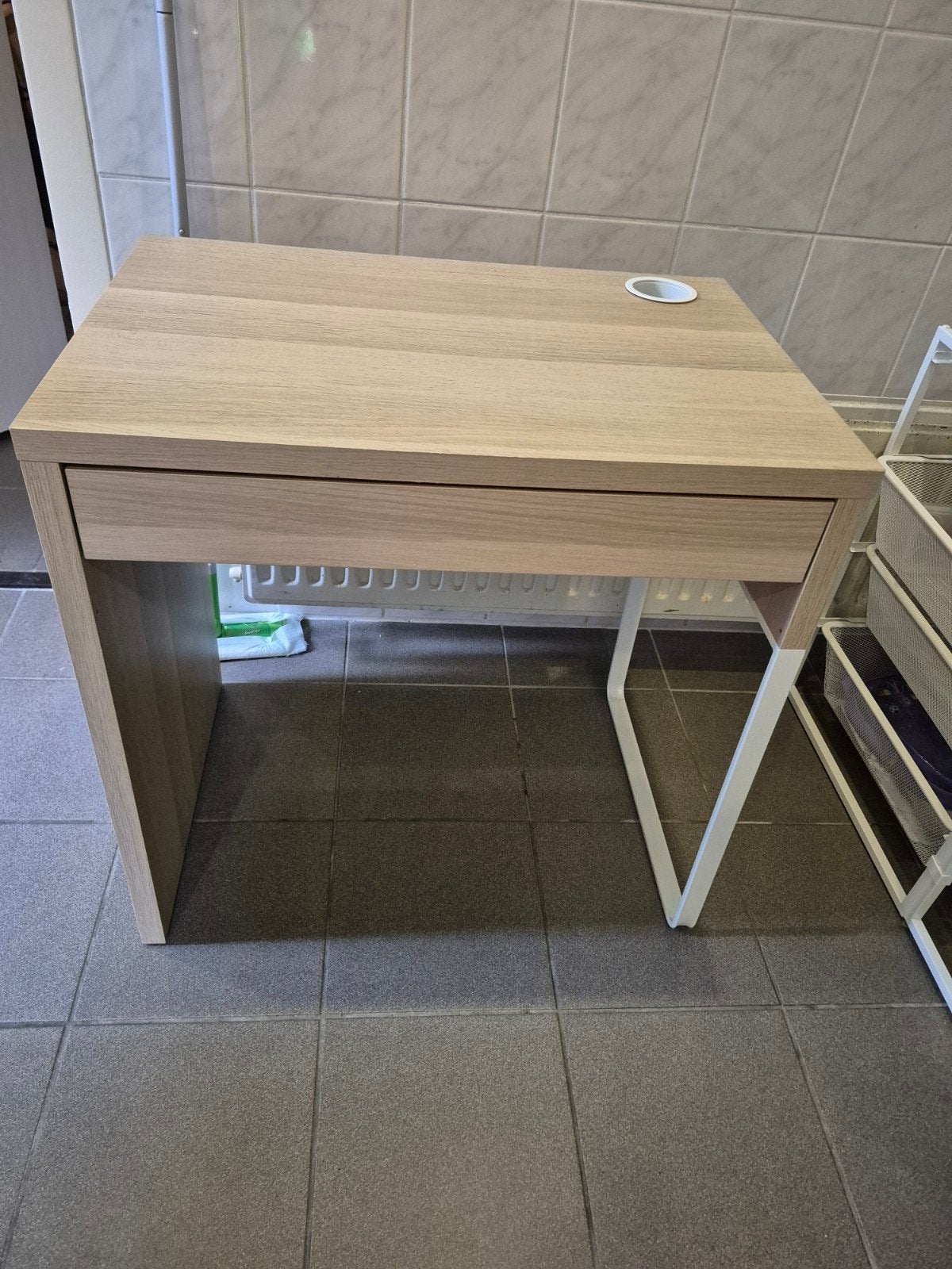 IKEA bureau met lade - Zo goed als nieuw, Ophalen, Met lades, Spaanplaat of MDF, Zo goed als nieuw