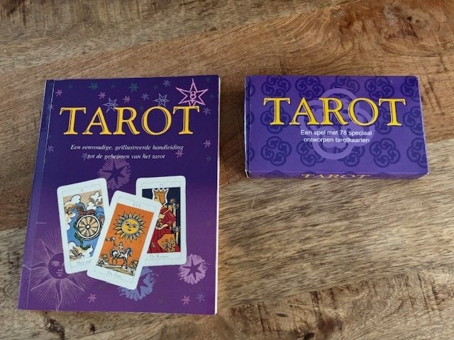 Tarot kaarten en boek, Ophalen of Verzenden, Nieuw, Tarot of Kaarten leggen, Overige typen