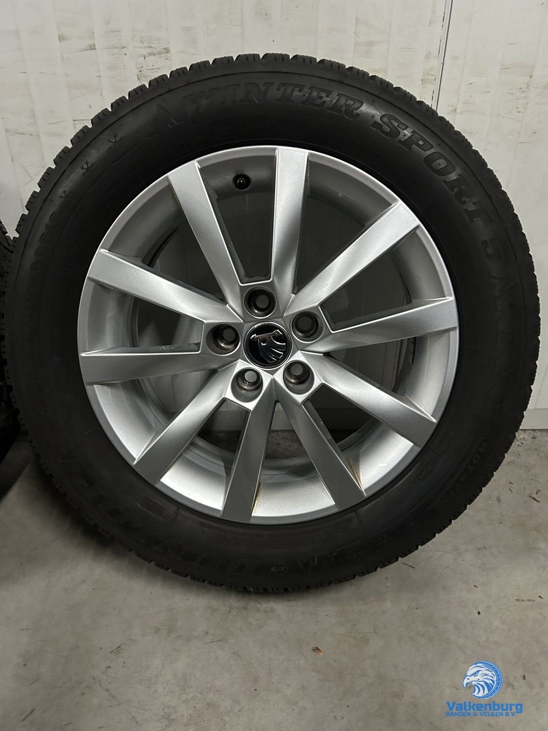 8mm! Originele Skoda Scala Alaris 16 velgen 5x100 winterband, Auto-onderdelen, Gebruikt, -, Banden en Velgen, -