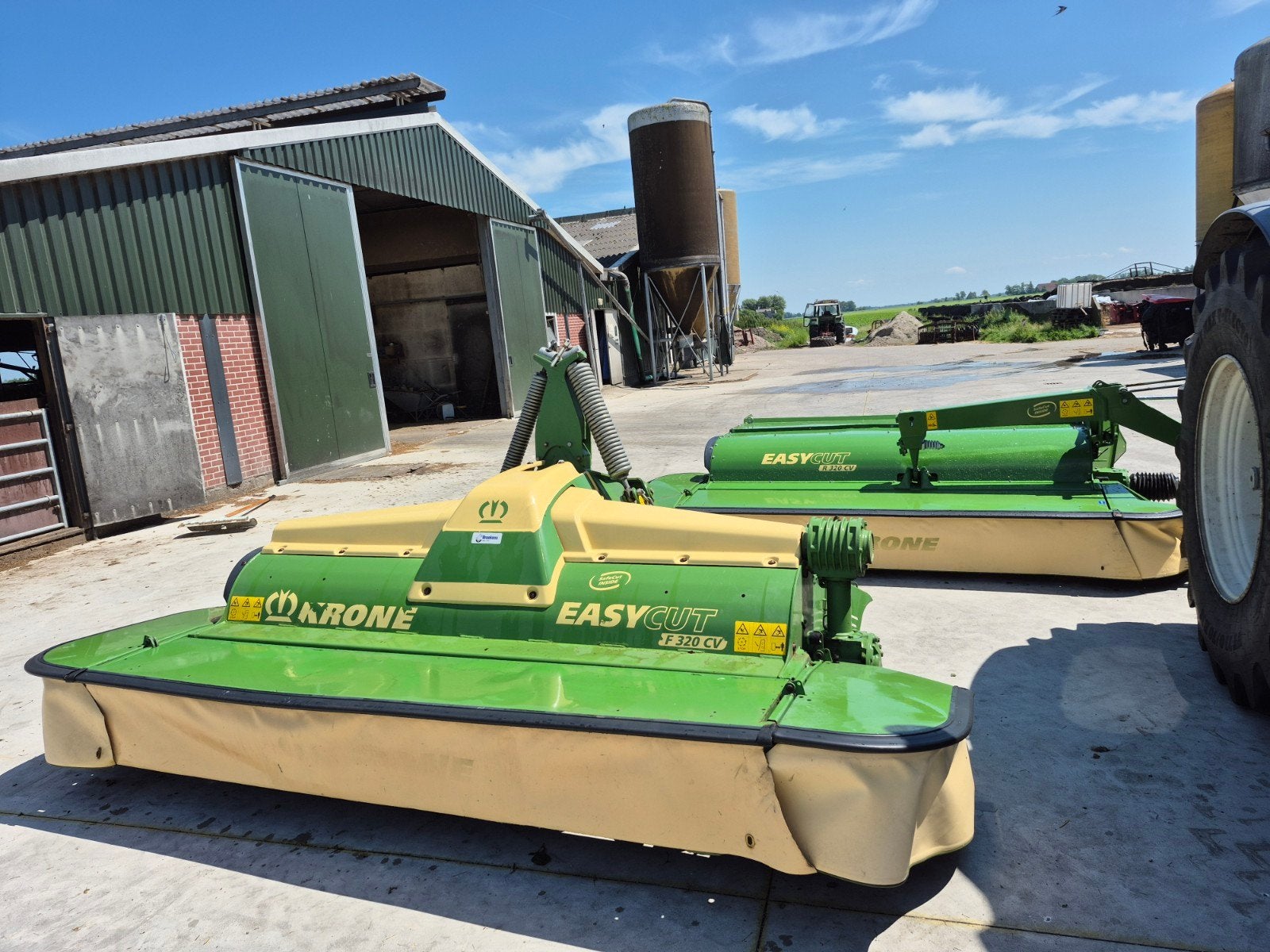 Krone set 2x320 met kneuzer, Zakelijke goederen, Ophalen, Weidebouw
