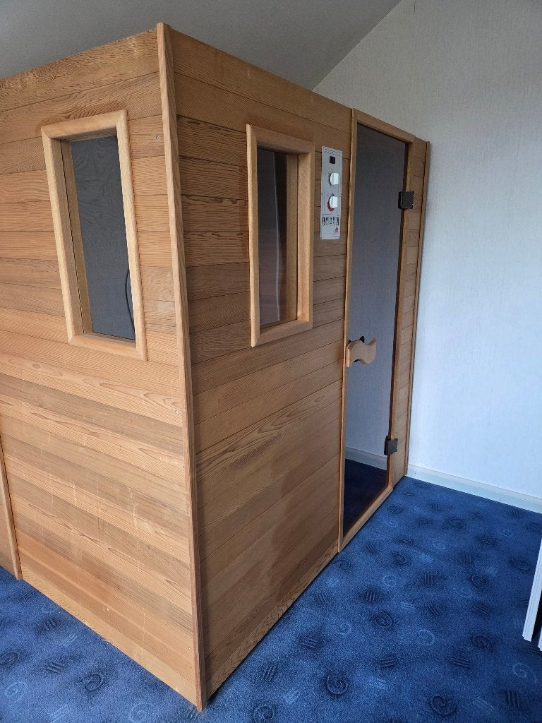 Ruime sauna met saunakachel en infrarood, Ophalen, Gebruikt, Fins of Traditioneel, Complete sauna