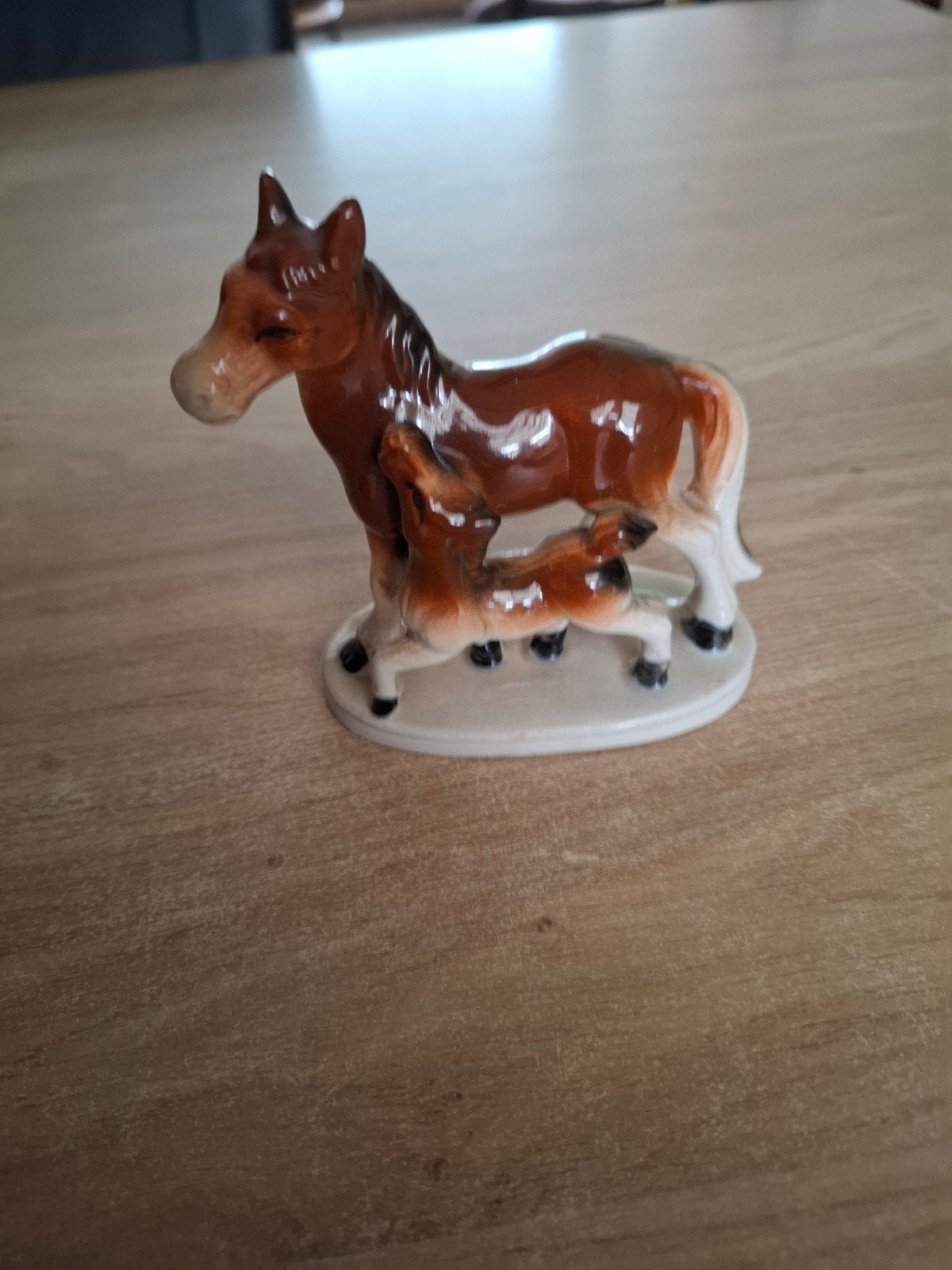 Vintage Porseleinen Beeldje: Paard met Veulen - Foreign, Ophalen of Verzenden