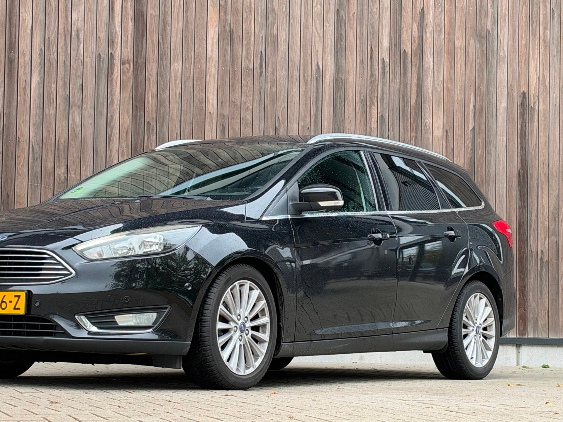 Ford Focus Wagon 1.5 TDCI Titanium Edition, Auto's, Stof, Gebruikt, 4 cilinders, Zwart