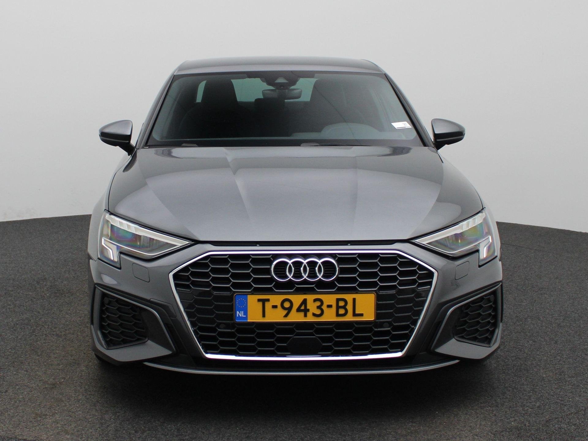 Audi A3 Limousine 30 TFSI S edition | BANG & OLUFSEN | APPLE, 12 maanden, Gebruikt, Leder en Stof, Origineel Nederlands