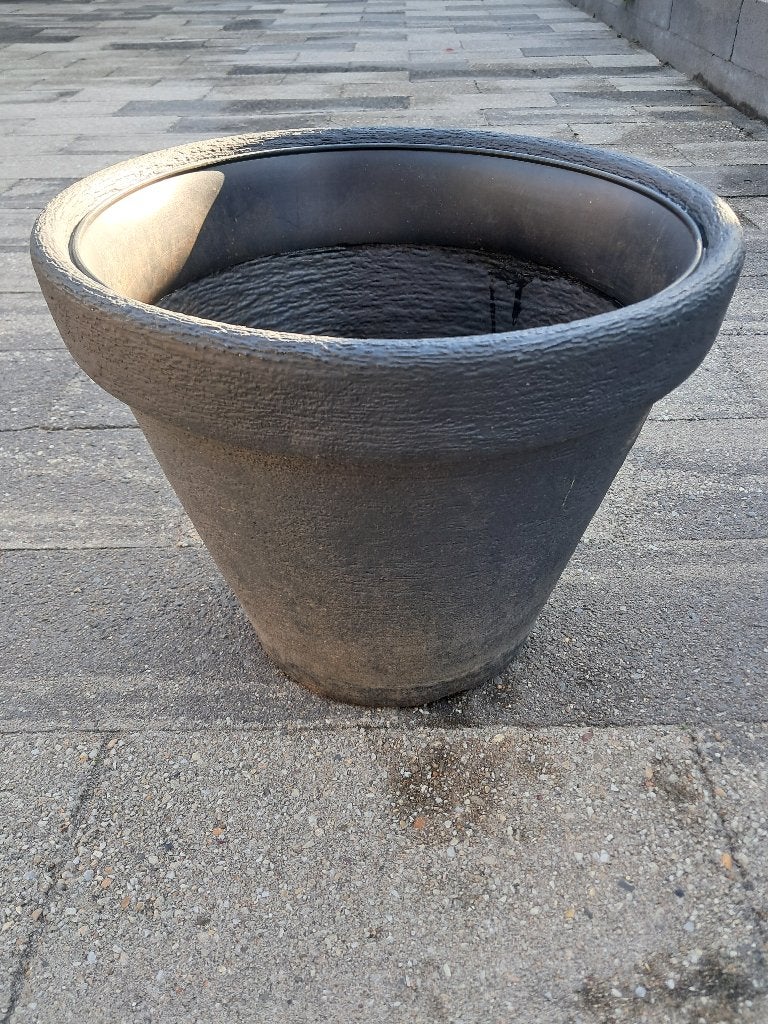 2 Grote grijze bloempotten voor buiten per stuk €10,-, Tuin en Terras, Kunststof, Gebruikt, Rond, Minder dan 40 cm