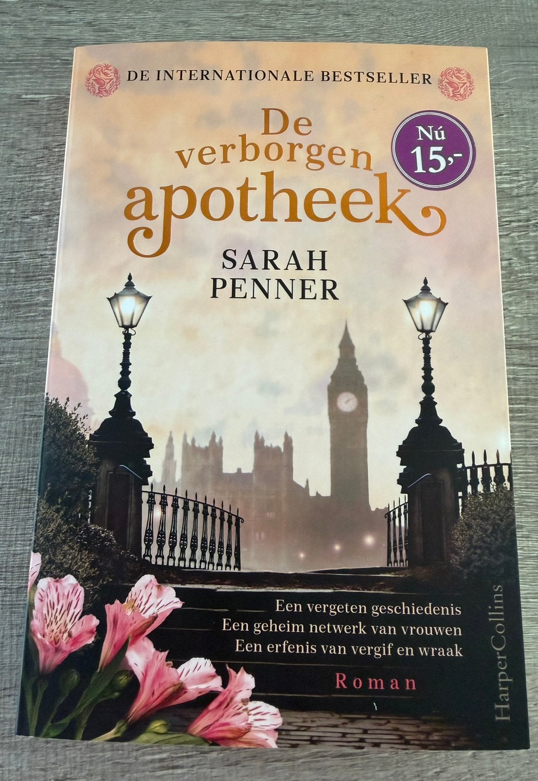 Sarah Penner - De verborgen apotheek, Boeken, Ophalen of Verzenden, Zo goed als nieuw, Sarah Penner
