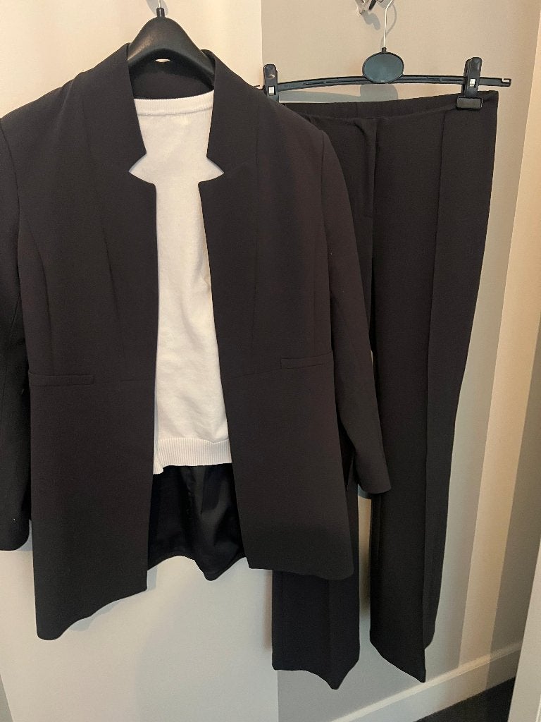 Grijs broekpak van Yaya met broek en mooie slanke blazer, Kleding | Dames, Kostuum of Pak, Ophalen of Verzenden, YAYA Women, Maat 36 (S)
