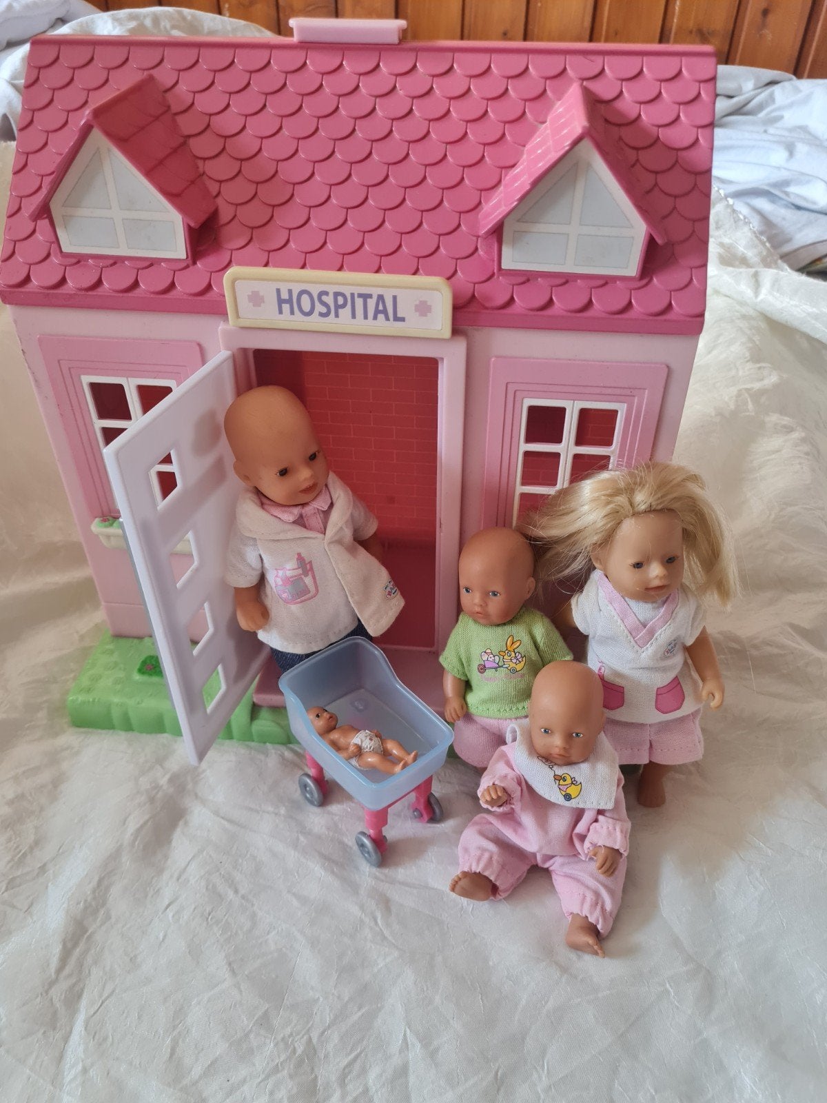Baby Born Mini Hospital met poppen en accessoires, Ophalen of Verzenden, Zo goed als nieuw, Babypop