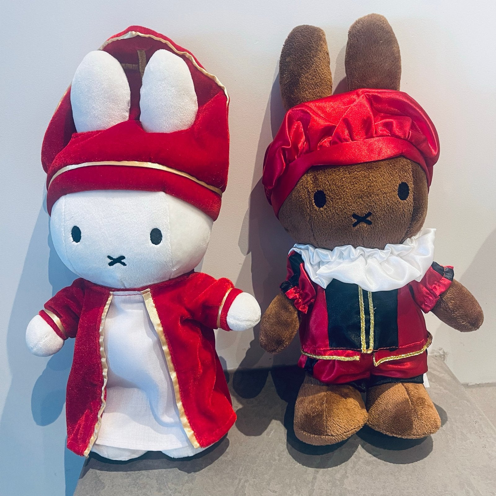Nijntje/nina miffy grote versie 35cm Sinterklaas,zwarte Piet, Diversen, Sinterklaas, Ophalen, Zo goed als nieuw
