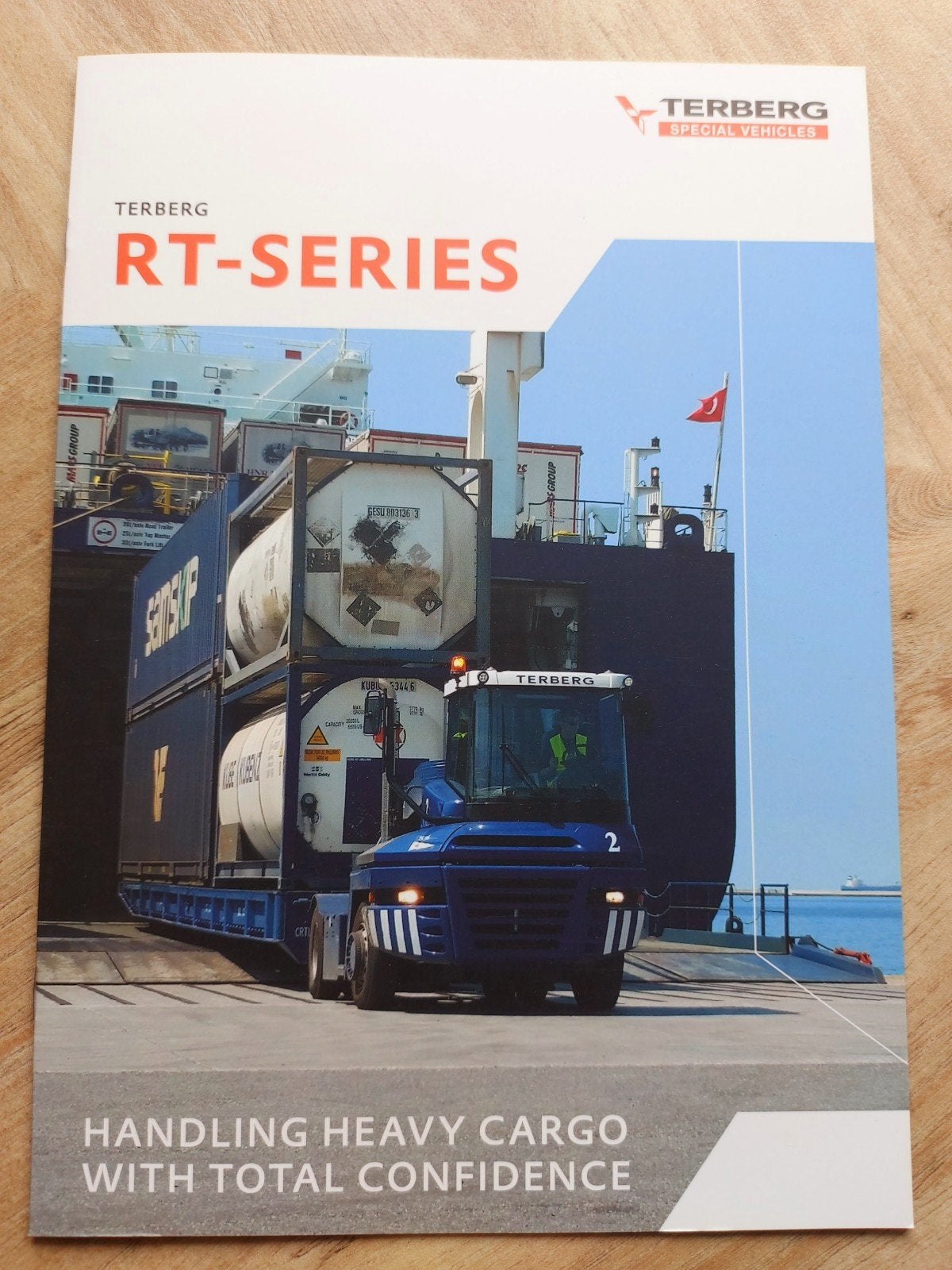 Terberg RT series RoRo tractor folder Engelstalig, Ophalen of Verzenden, Zo goed als nieuw, Overige merken
