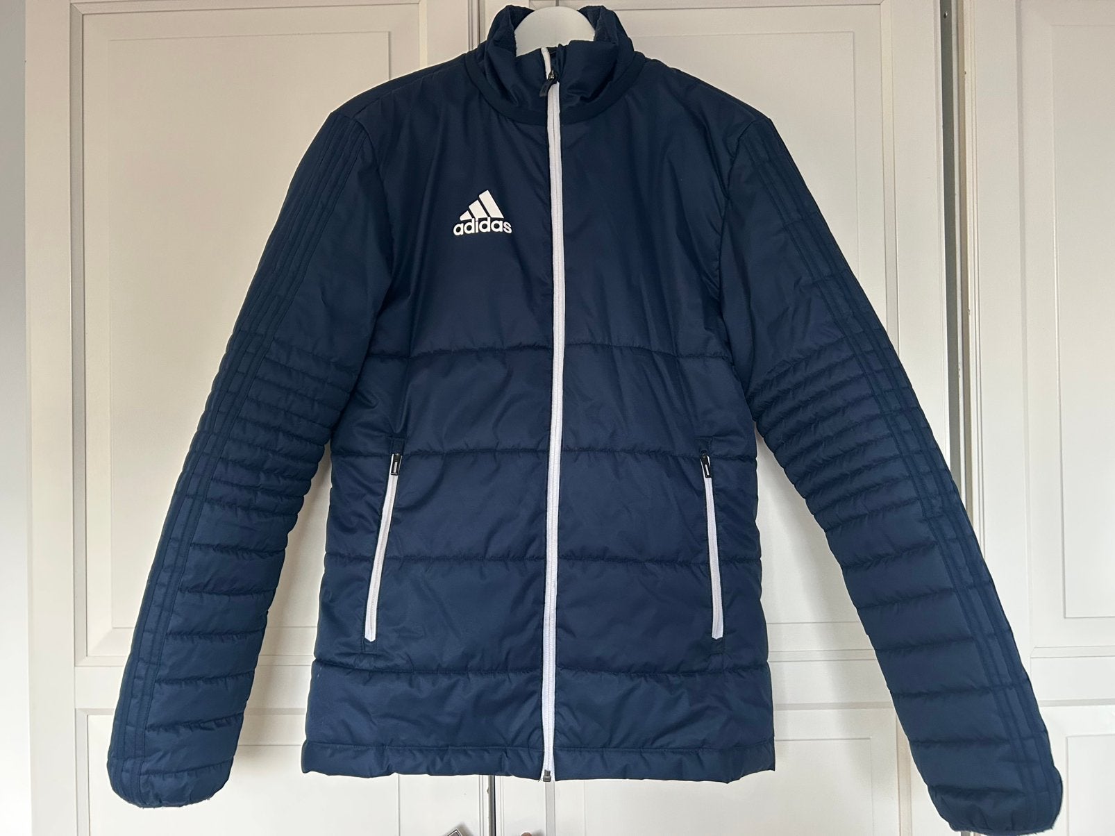 Adidas jas XS, Ophalen of Verzenden, Zo goed als nieuw, Maat 46 (S) of kleiner, Blauw