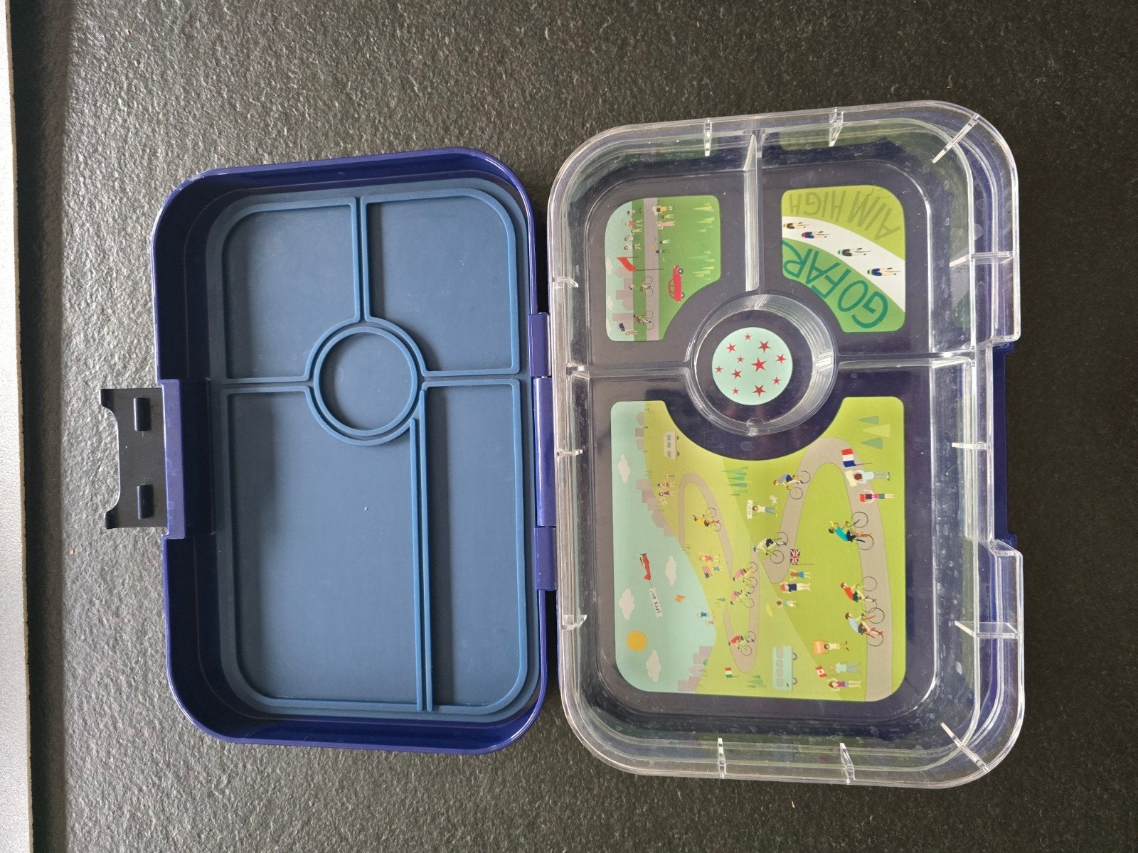 Yumbox lunchtrommel met 4 vakken - fietsen thema, Diversen, Schoolbenodigdheden, Ophalen of Verzenden, Zo goed als nieuw