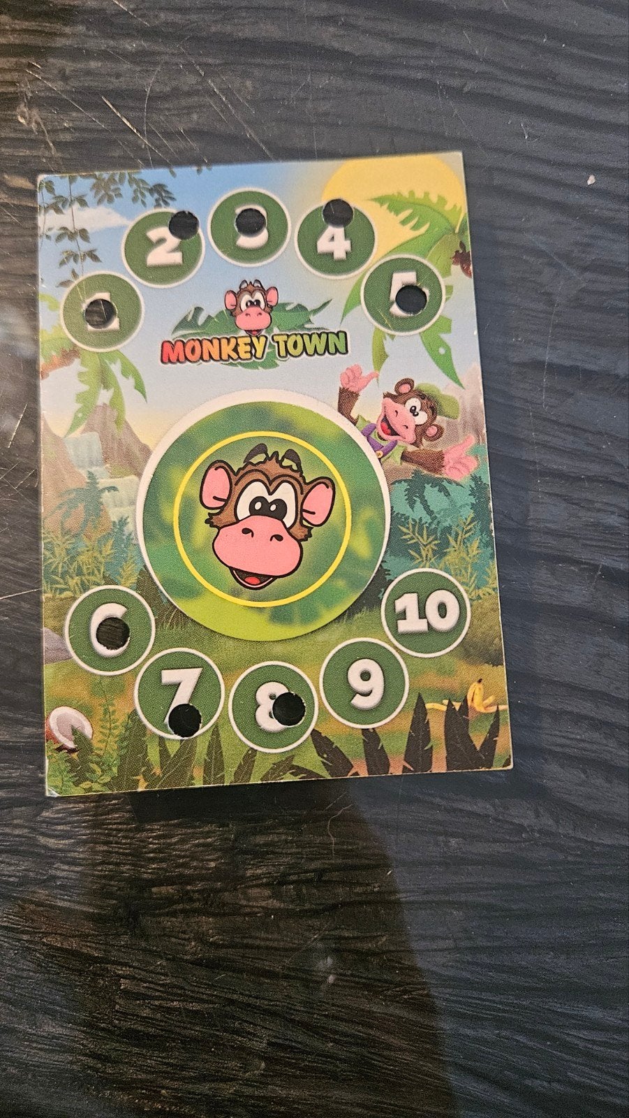 Monkey Town, Twee personen, Ticket of Toegangskaart