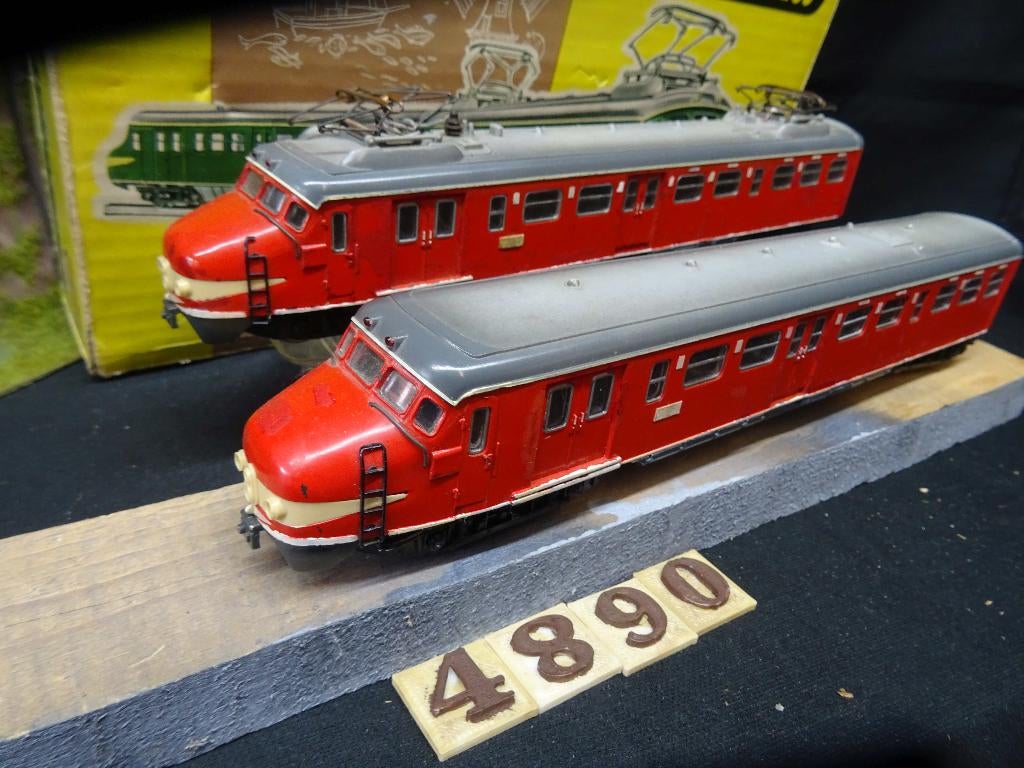 4890=Trix Express Mat '54 van de Ned. sp, rode uitvoering.13, Gelijkstroom, Trix, Ophalen of Verzenden, Gebruikt