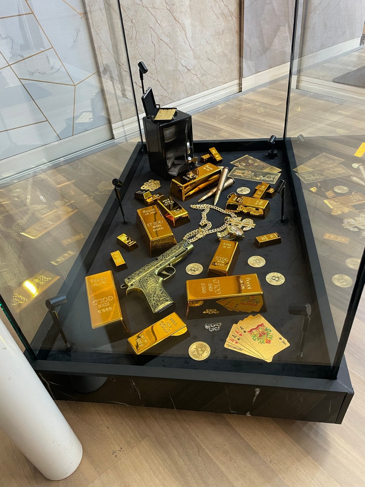 Decoratieve Vitrinekast met Gouden Thema Display, Ophalen, Zo goed als nieuw
