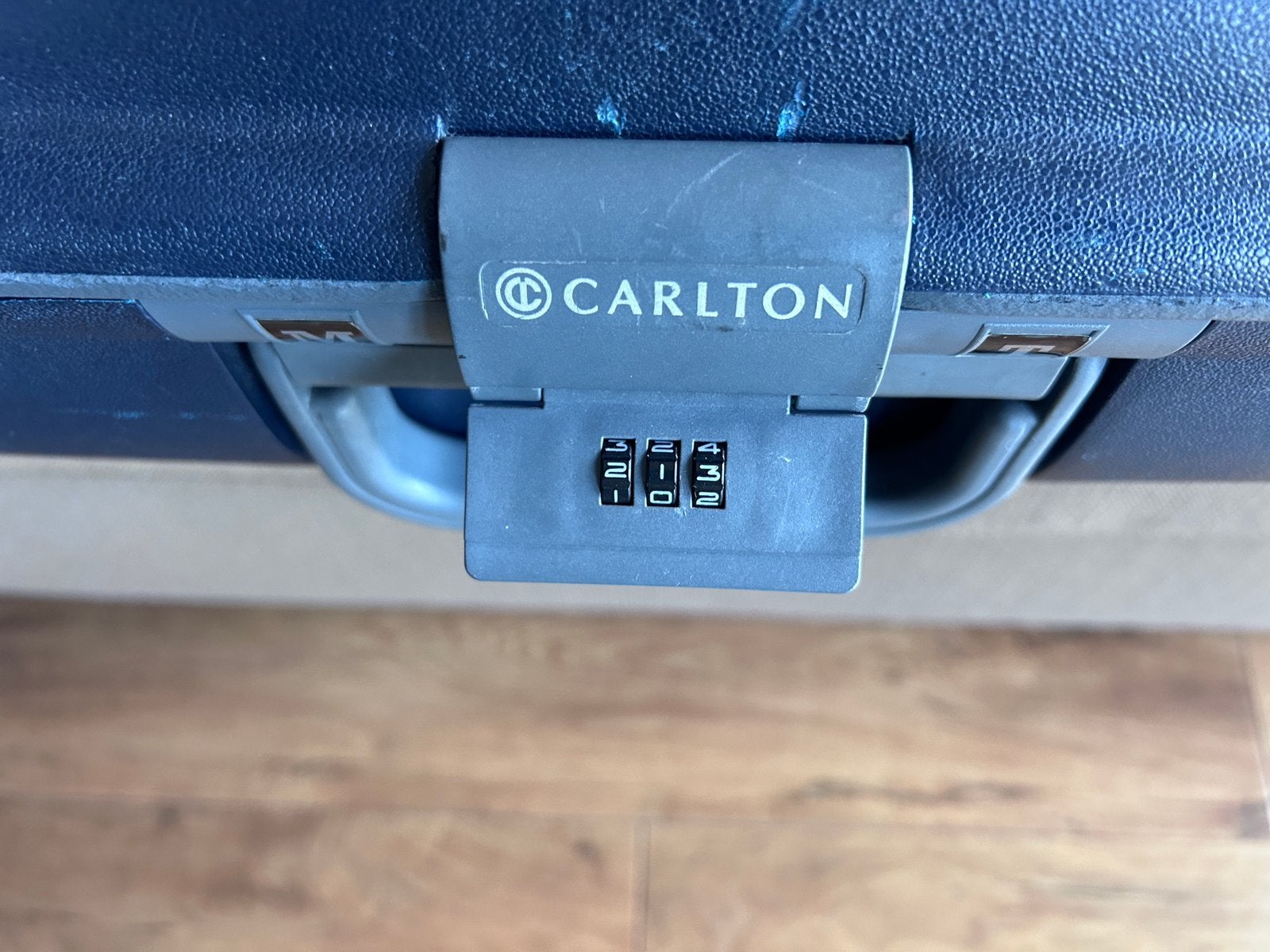 Carlton koffer nog goed te gebruiken, Sieraden, Tassen en Uiterlijk, Gebruikt, 70 cm of meer, 55 cm of meer, Wieltjes