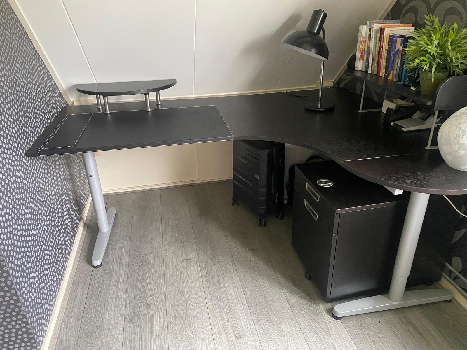 Ikea hoekbureau zwart met rolkastje - Nette staat, Ophalen, Spaanplaat of MDF, Hoekbureau, Zo goed als nieuw