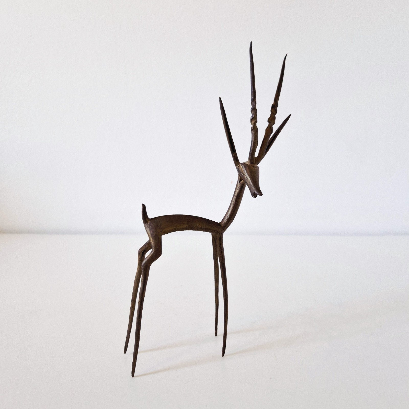 vintage beeld brons bronzen Antilope  jaren 60, Beeld, Ophalen of Verzenden, Metaal, Massief
