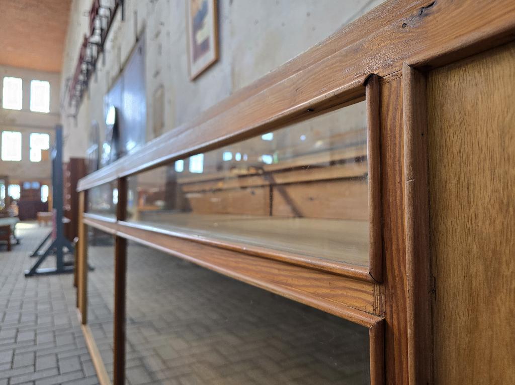 Extra Grote Vintage Houten Toonbank | Winkel Vitrine Kast, Gebruikt, Met klep(pen), 100 tot 150 cm, Vintage Antiek Brocante Mid Century