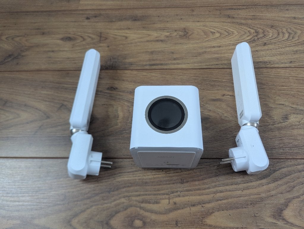 Ubiquiti AmpliFi HD Router + 2 meshpoints, Ophalen, Zo goed als nieuw, Router, Ubiquiti AmpliFi