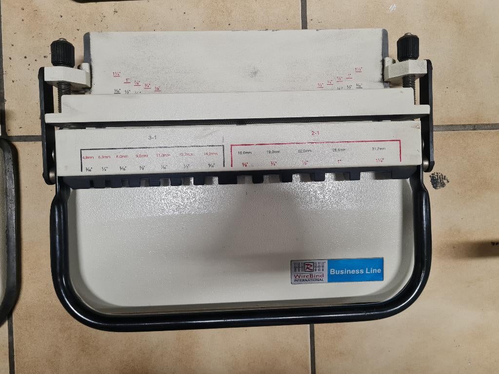 Wire-O pons en bindmachine WB-23 PC (Rilecart International), Diversen, Ophalen of Verzenden, Zo goed als nieuw