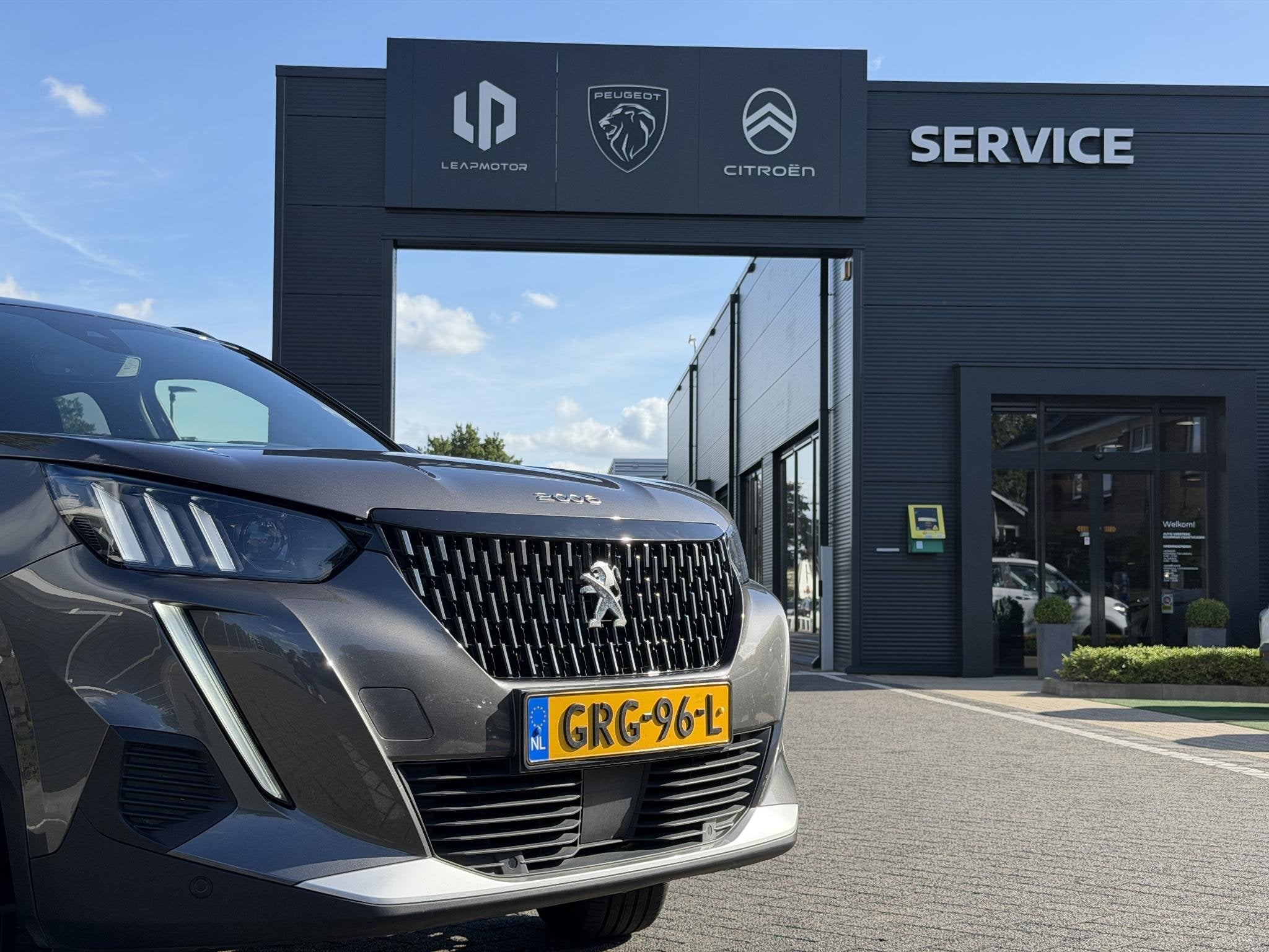 Peugeot 2008 GT 1.2 PureTech 130PK EAT8 Automaat Navigatie,, Auto's, 12 maanden, Gebruikt, Euro 6, 1199 cc