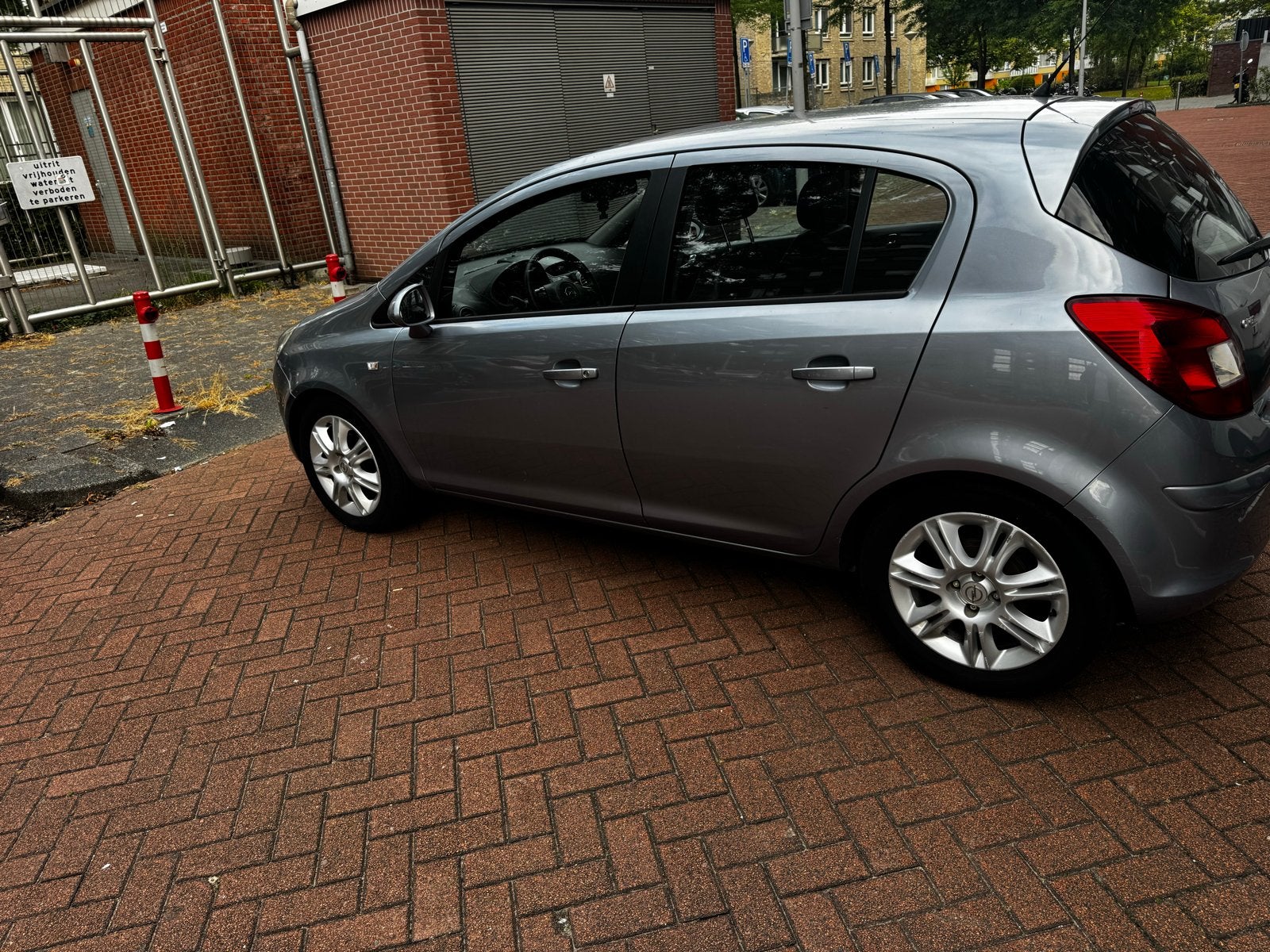 Opel Corsa 1.4 16V 5D 2008 Grijs, Auto's, Voorwielaandrijving, 1063 kg, 4 cilinders, 49 €/maand