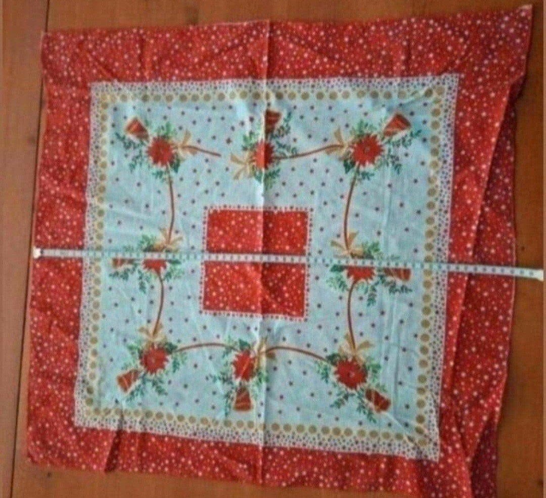 Kersttafelkleed met feestelijk patroon, Overige materialen, Gebruikt, Vierkant, Ophalen of Verzenden