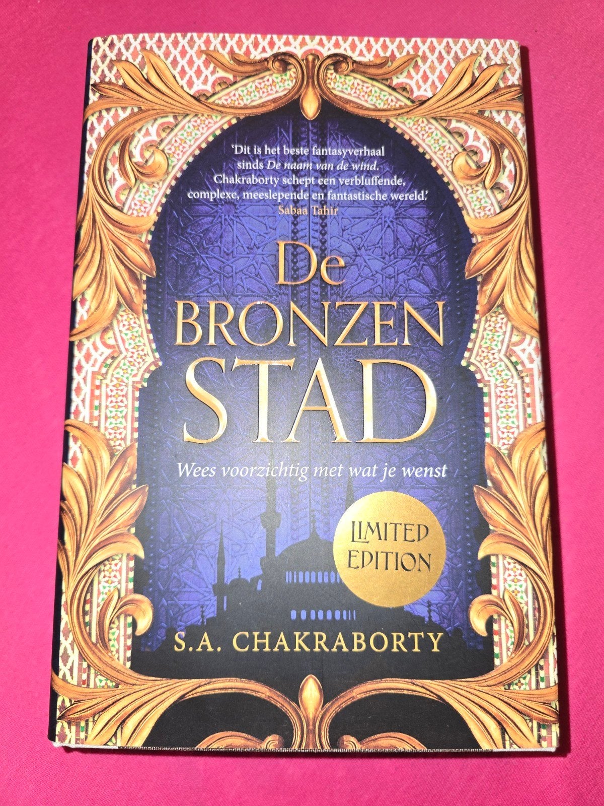 De Bronzen Stad - S.A. Chakraborty (Limited Edition), Boeken, Ophalen of Verzenden, Zo goed als nieuw, S.A. Chakraborty