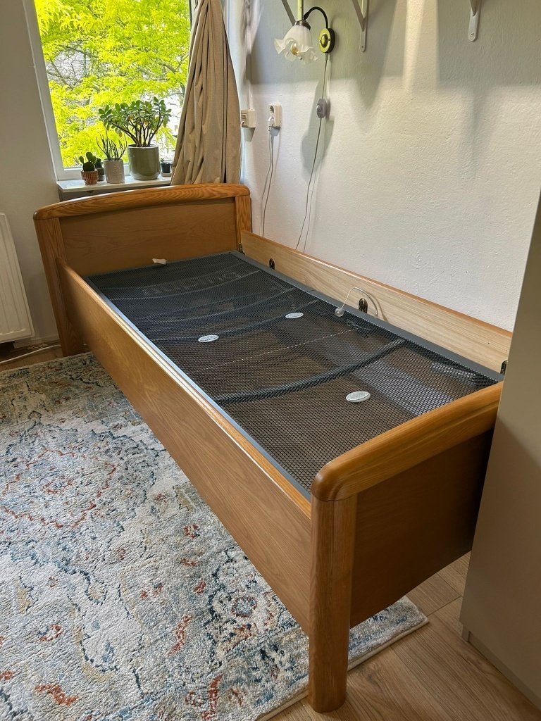 Heerlijk 1-persoonsbed met Auping spiraalbodem, Huis en Inrichting, Slaapkamer | Bedden, Ophalen, 90 cm, Eenpersoons, Bruin