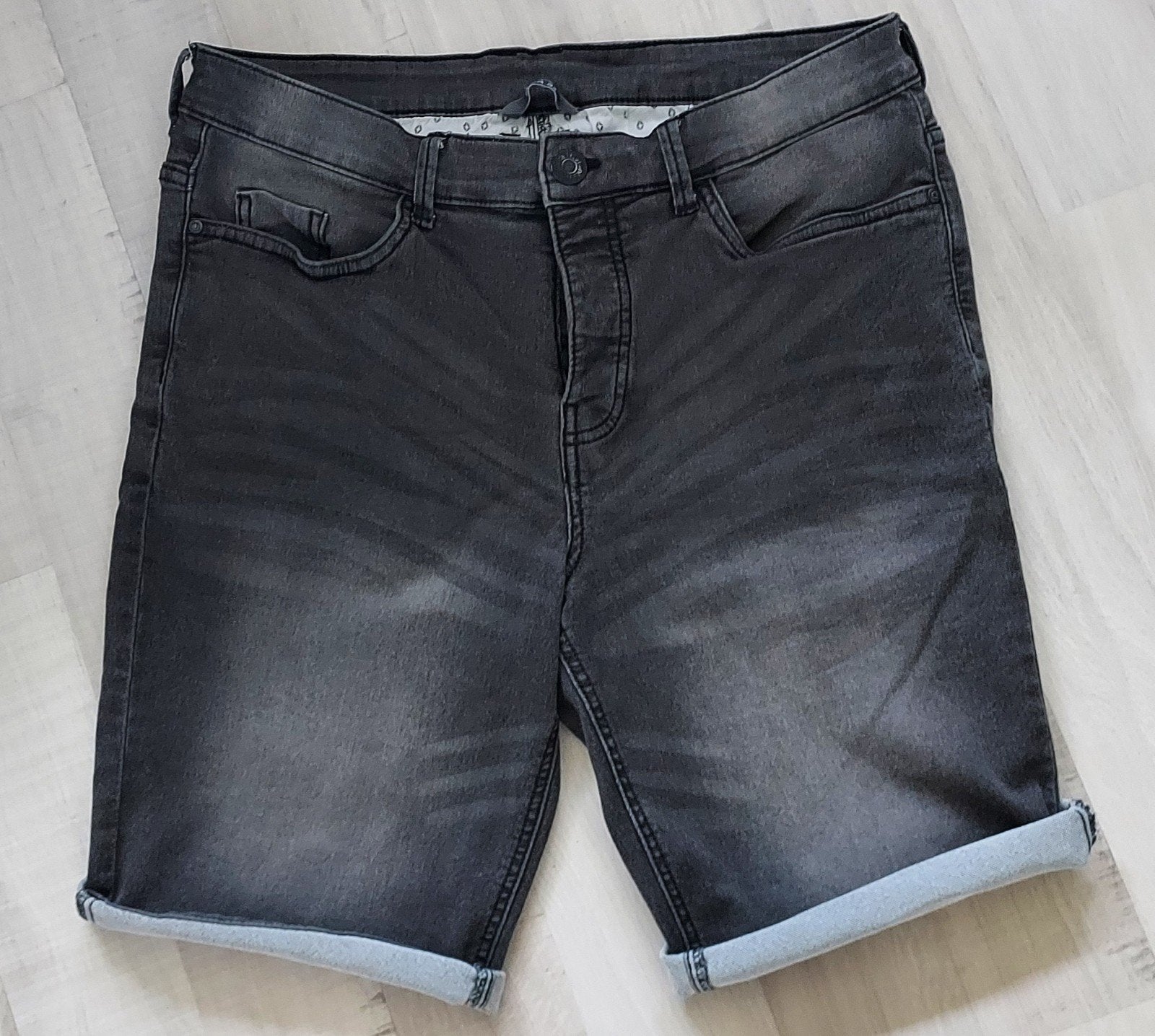 Hema - Jogdenim Short - jeans - Maat 34 - met Knoopsluiting, Hema, Ophalen of Verzenden, Zo goed als nieuw, W33 - W34 (confectie 48/50)