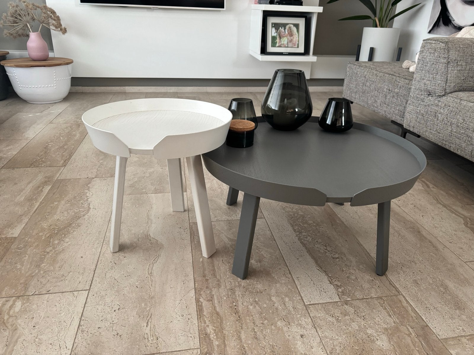 Muuto Around salontafel antraciet, maat L, Huis en Inrichting, Rond, Zo goed als nieuw, 5 – 50, Overige houtsoorten