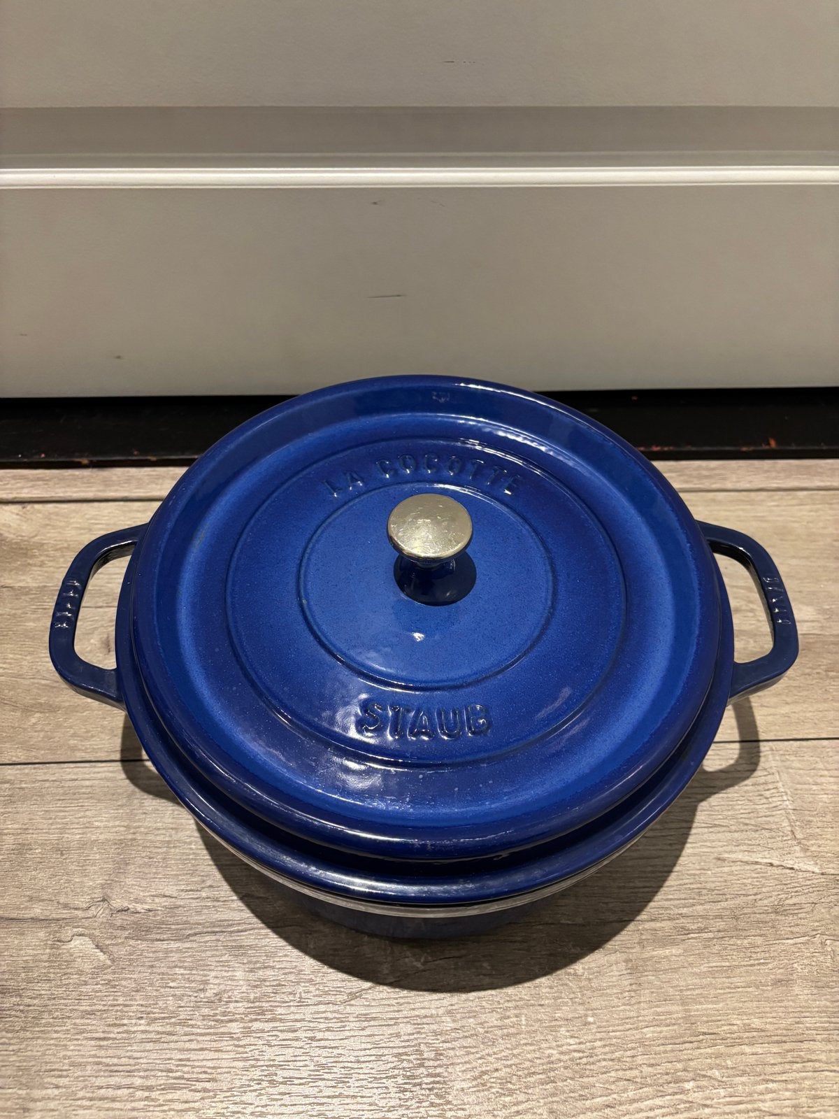 Staub Cocotte Braadpan - 28cm - Blauw, Ophalen, Gebruikt, Met deksel, Braadpan