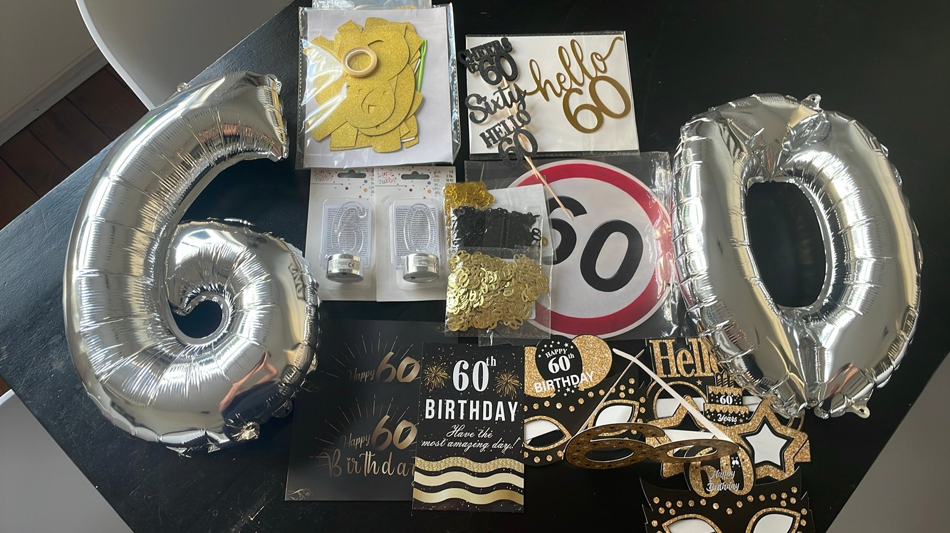 60 jaar grote set decoratie, feestartikelen, Ophalen of Verzenden, Zo goed als nieuw, Versiering, Verjaardag