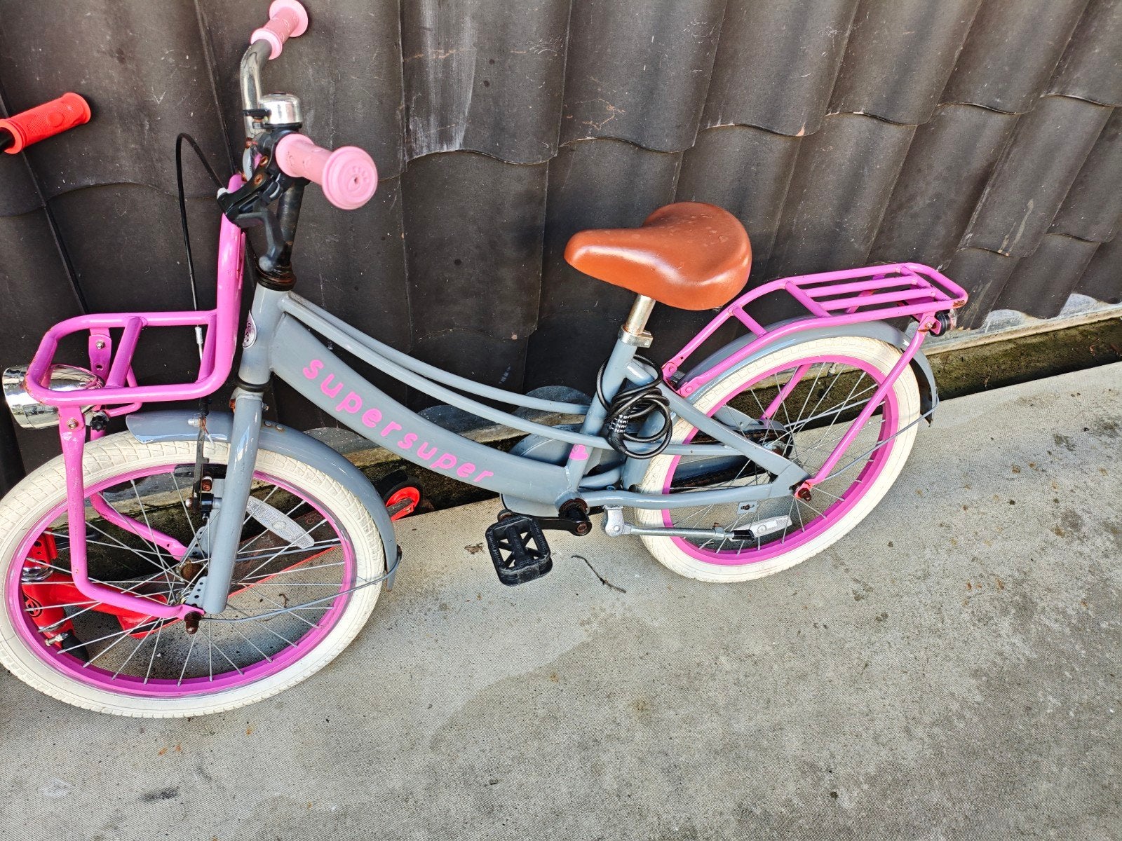 Meisjesfiets Supersuper 20 inch - Grijs/Roze, Ophalen, Terugtraprem, Gebruikt, Handrem
