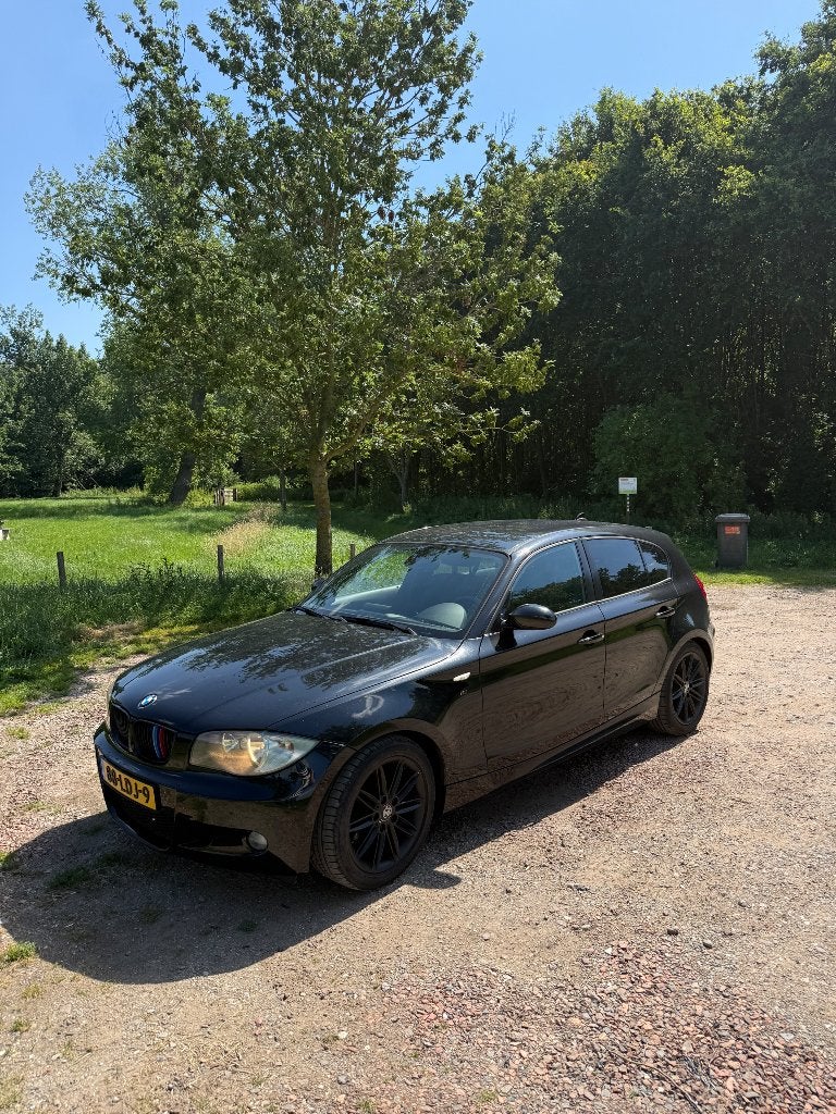 BMW 1 serie 118I high executive, volledig M-uitgevoerd, Achterwielaandrijving, 1995 cc, Zwart, Zwart