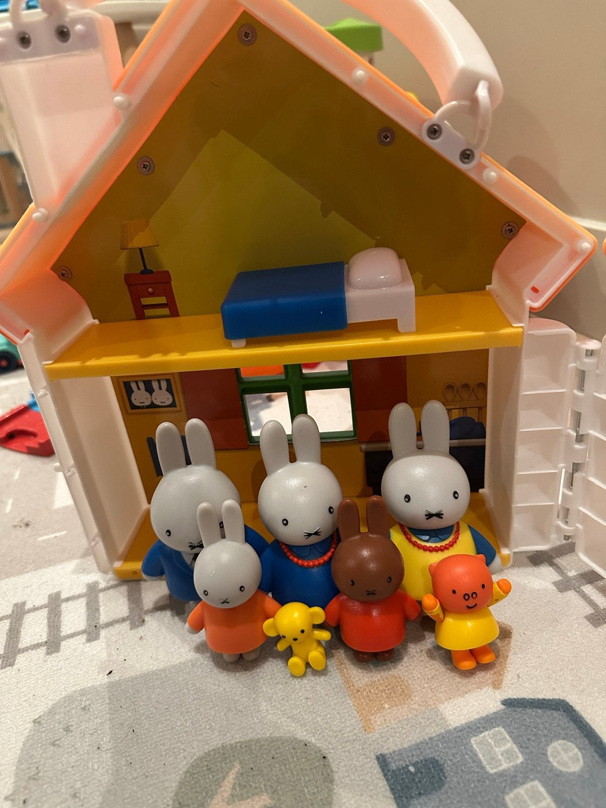 Nijntje poppenhuis met poppetjes en accessoires, Ophalen of Verzenden, Gebruikt, Overige typen