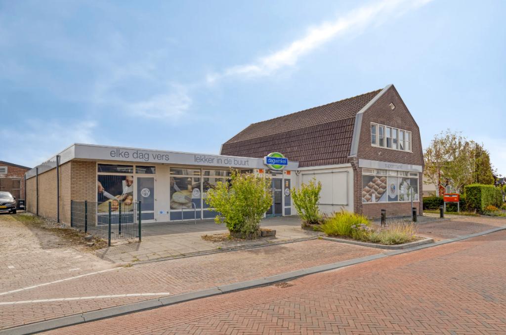 250m² te huur; detailhandel, kantoor bedrijfs-/opslagruimten, 250 m², Huur, Bedrijfsruimte