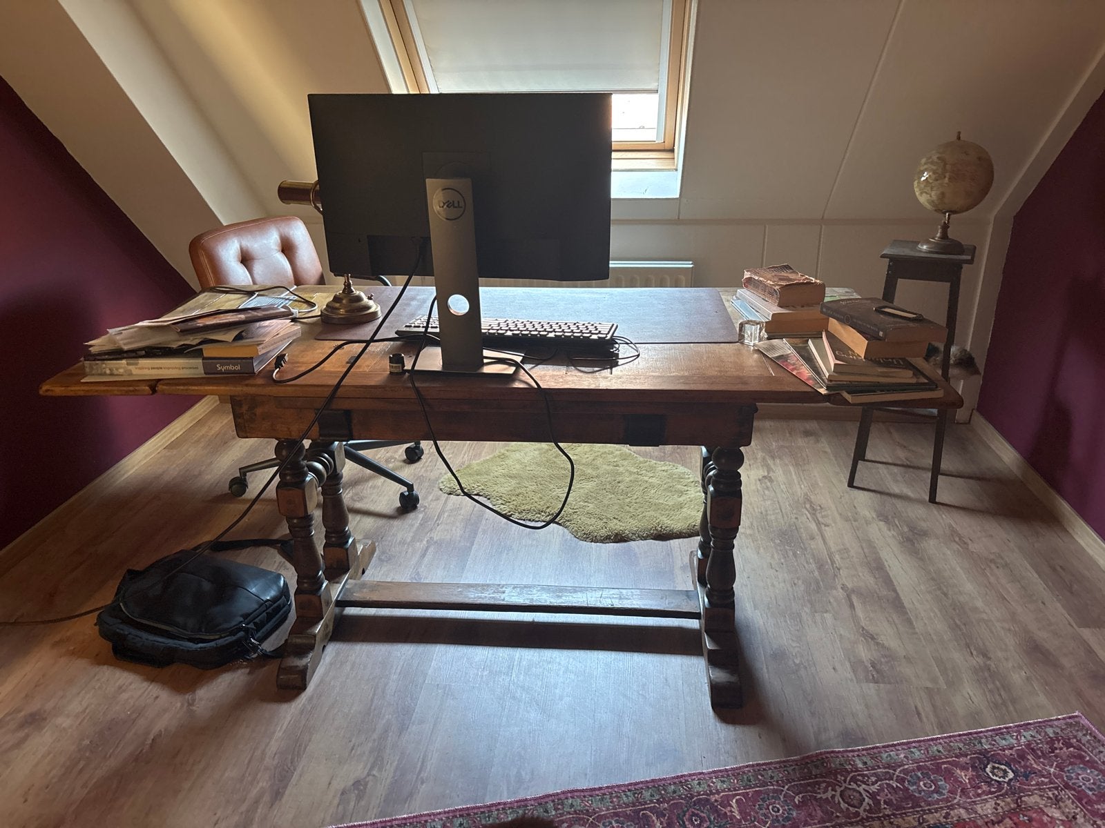 Antiek houten bureau met uitschuifbare zijden, Huis en Inrichting, Bureaus, Ophalen, Gebruikt, Hout, Antiek