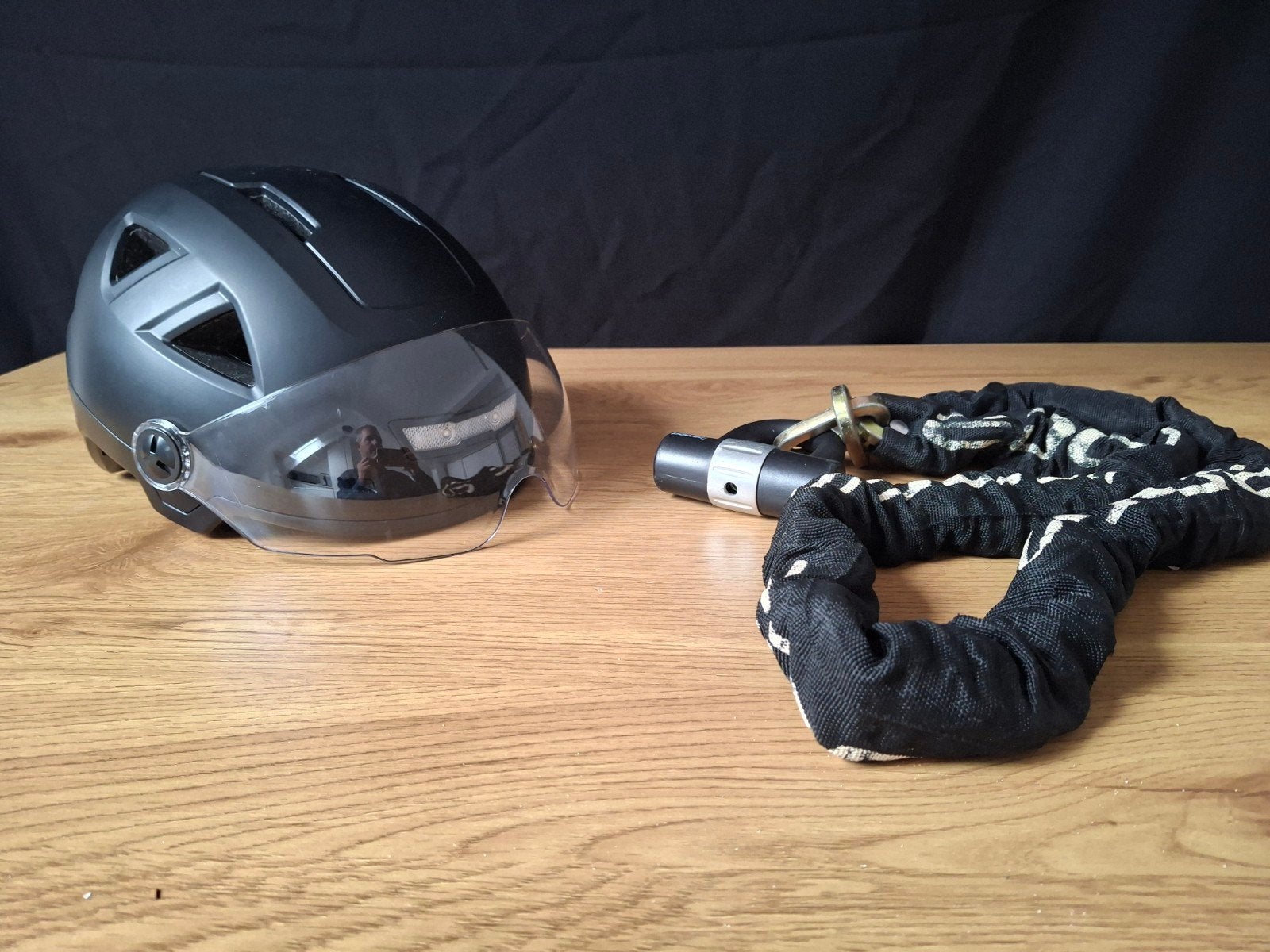helm met vizier en ART-goedgekeurd kettingslot, Fietsen en Brommers, Fietsaccessoires | Fietshelmen, VTC (helm), Power1 (slot)