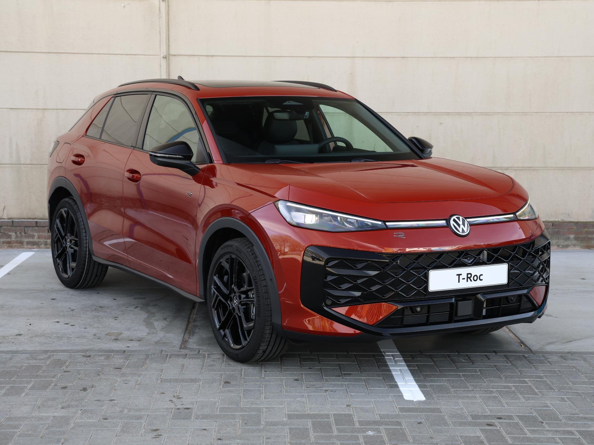 Volkswagen T-Roc R-Line First Edition 1.5 eTSI 150 PK | Navi, Auto's, Volkswagen, 4 cilinders, 150 pk, Origineel Nederlands, Bedrijf