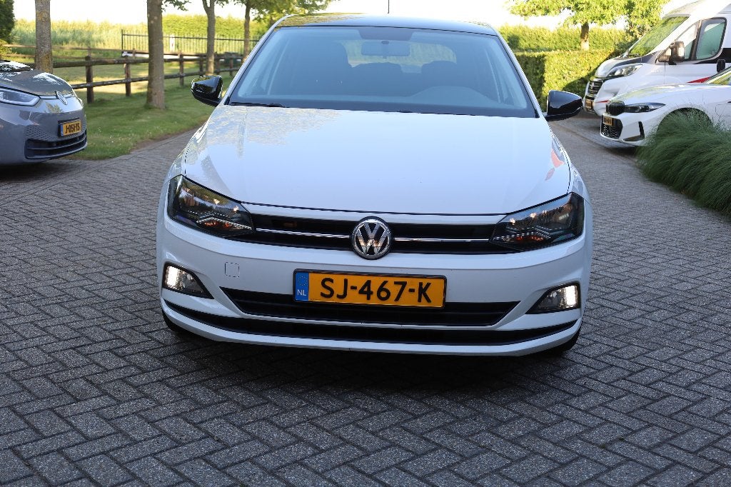 Volkswagen Polo 1.0 TSI 70KW 5D  2018 Wit, Auto's, Voorwielaandrijving, Stof, 40 €/maand, Zwart