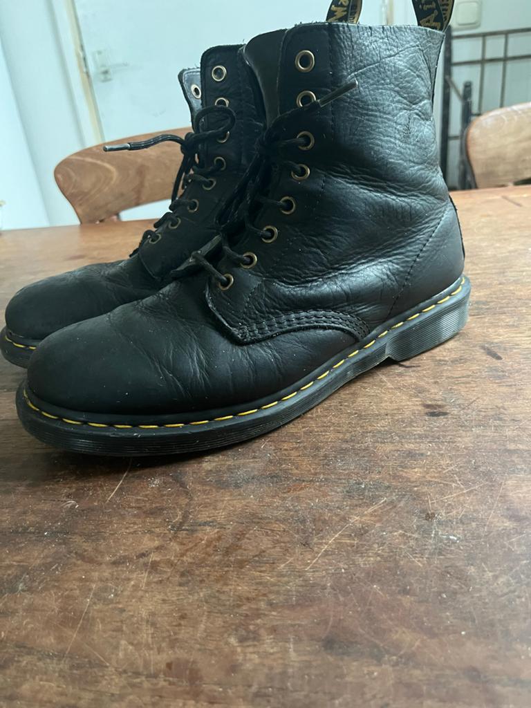 Soepele Dr. Martens Boots Maat 43 Zwart, Zwart, Boots, Ophalen of Verzenden, Gedragen