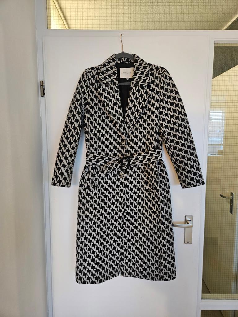 Nikkie mantel jas nieuw, Kleding | Dames, Ophalen of Verzenden, Nieuw, Maat 36 (S), Zwart