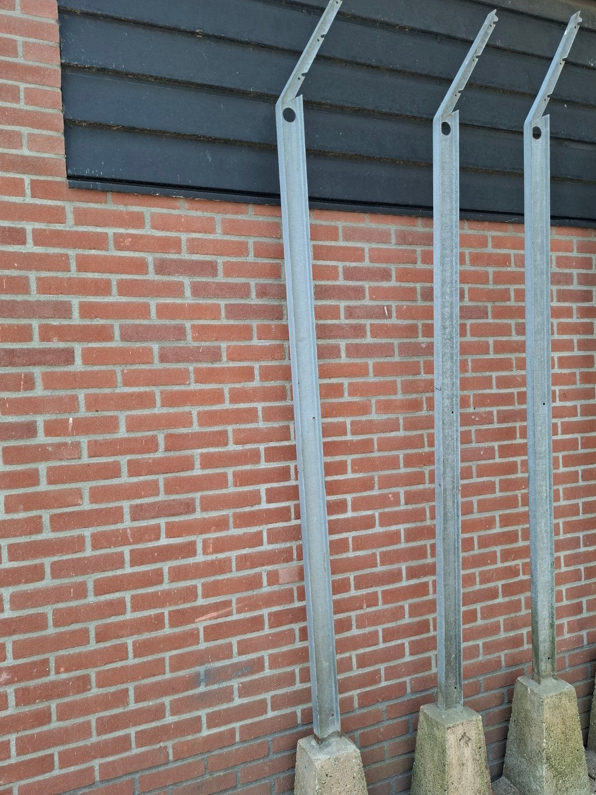 3 x stalen palen met betonvoet voor hekwerk, Tuin en Terras, Ophalen, Zo goed als nieuw, IJzer, Overige typen