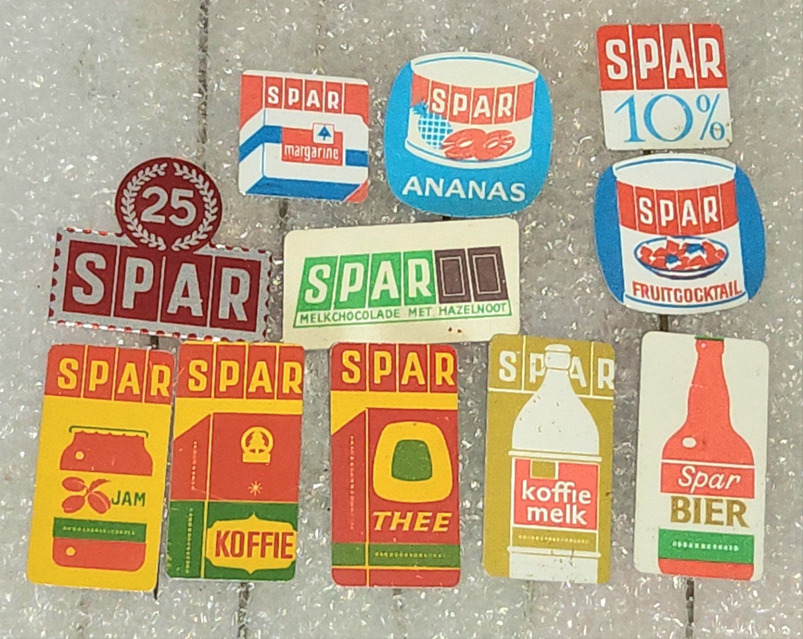 11 Vintage SPAR Speldjes - Diverse Producten, Verzamelen, Ophalen of Verzenden, Gebruikt, Overige onderwerpen, Speldje of Pin