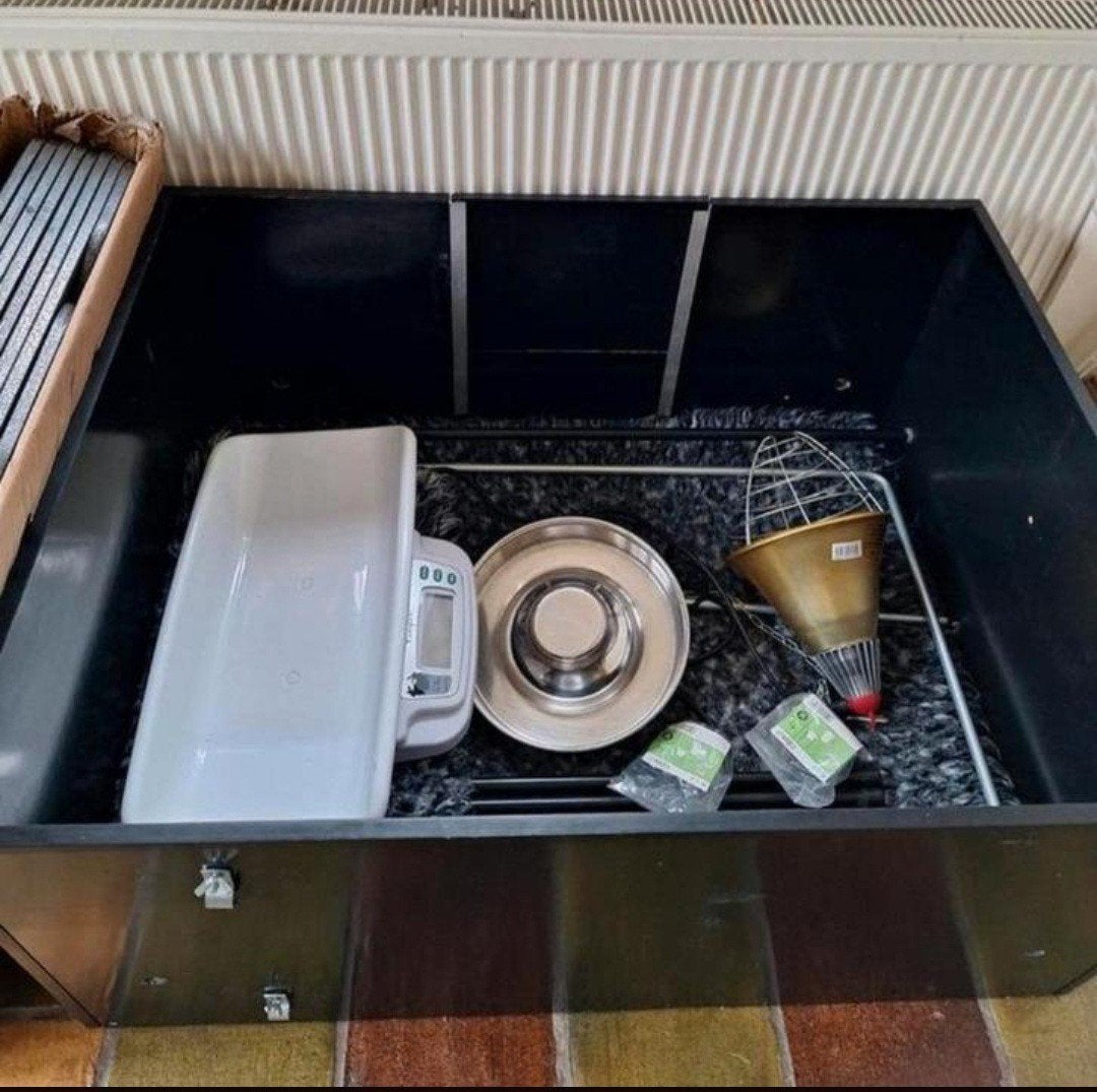 Honden werpkist te huur + ren+weegschaal +warmtelamp, Ophalen