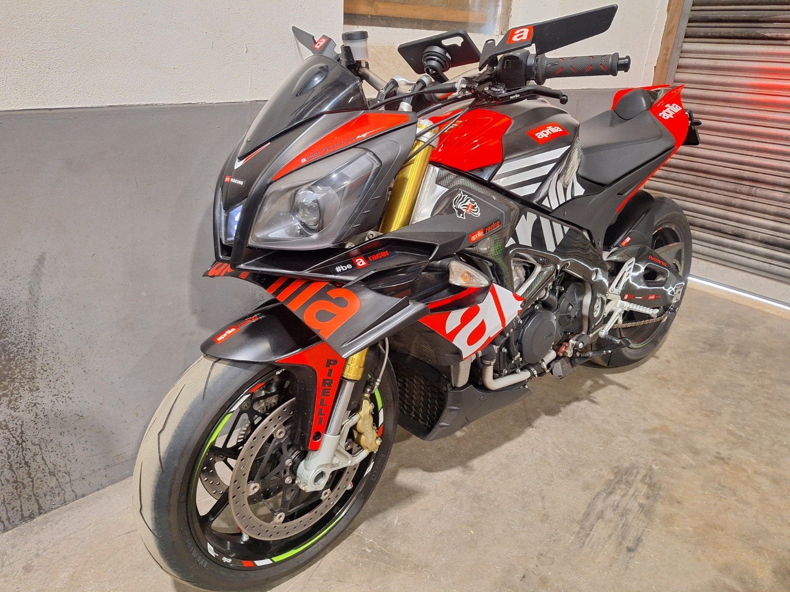 Foto 17 van DIKSTE Aprilia Tuono V4 APRC Hyper Naked carbon RSV4 MT09
