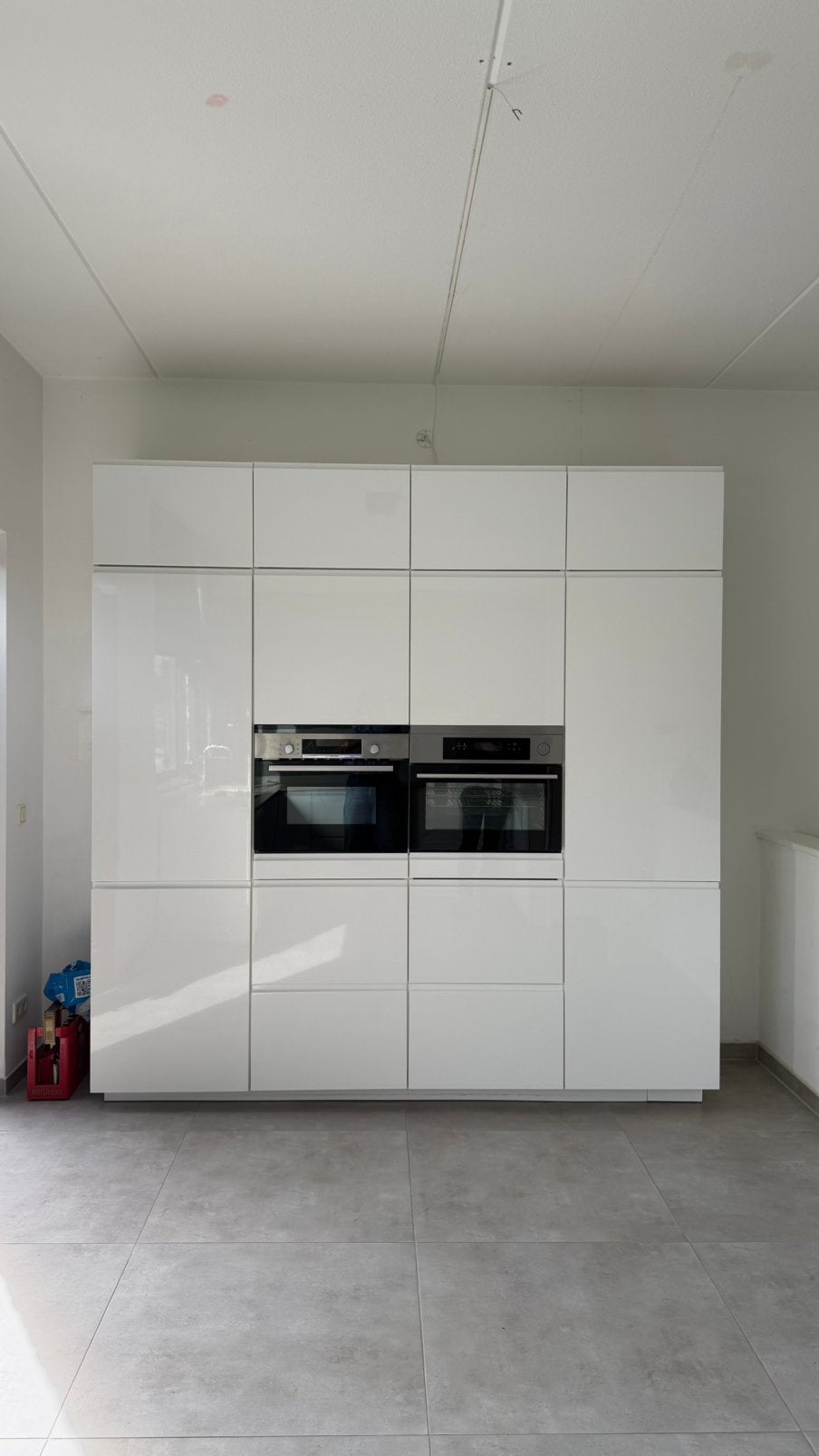 Moderne witte keuken met inbouwapparatuur, Ophalen, Gebruikt, Wit, Overige typen