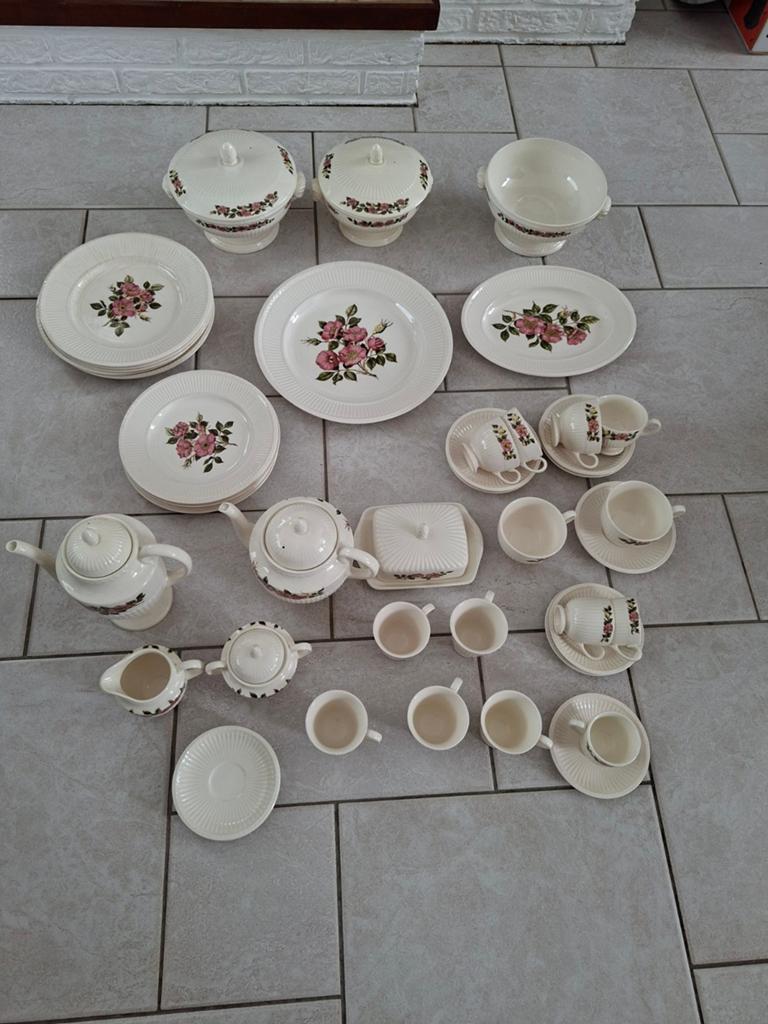 WEDGWOOD BRIAR ROSE SERVIES MEER ALS 30 STUKS €75, Huis en Inrichting, Keuken | Servies, Ophalen, Gebruikt, Overige typen, Wedgwood